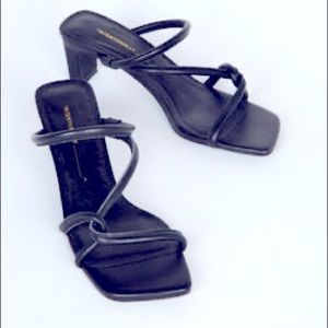 Intentionally Blank Willow Black Slides sandals